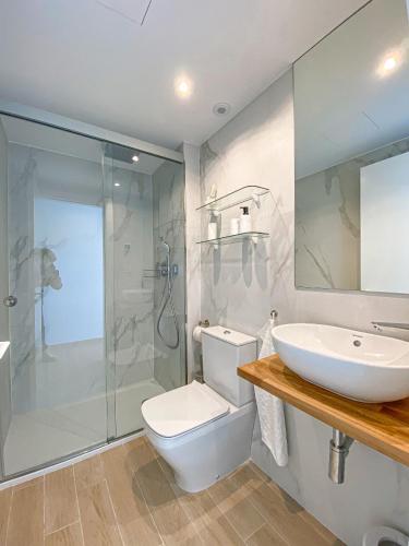 AMAZING SEA VIEWS - The Wave, Brand new apartment