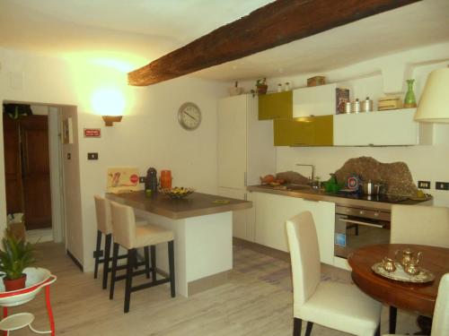 Virtuvė arba virtuvėlė apgyvendinimo įstaigoje La Porta delle 5 Terre Trilocali