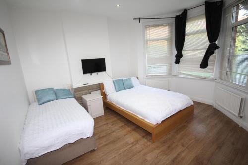 Llit o llits en una habitació de Harlesden Road Place
