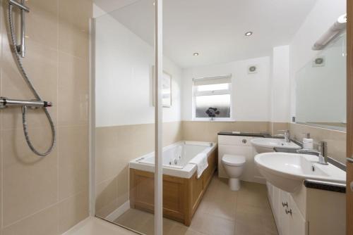 Koupelna v ubytování Lodge 40, Retallack Resort & Spa