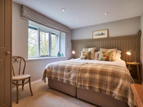 Un dormitorio con una cama con dos perros. en The Old Water Mill, en Kendal