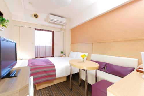 A bed or beds in a room at HOTEL MYSTAYS Asakusa