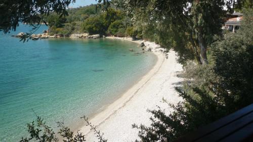 a view of a white beach with trees and water at Studio south Pilion in Chorto