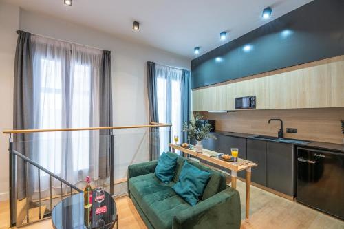 LEVANTE DUPLEX CITY CENTER with pool and solarium on the roof ...