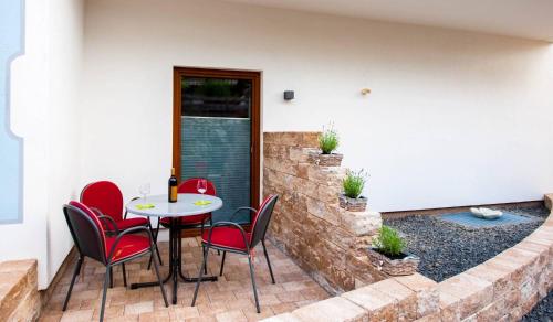 a patio with a table and chairs and a fountain at Rustika - Appartements & Spa in Ehrwald