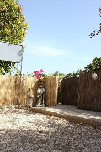 Un jardín fuera de B & B Mariamacounda