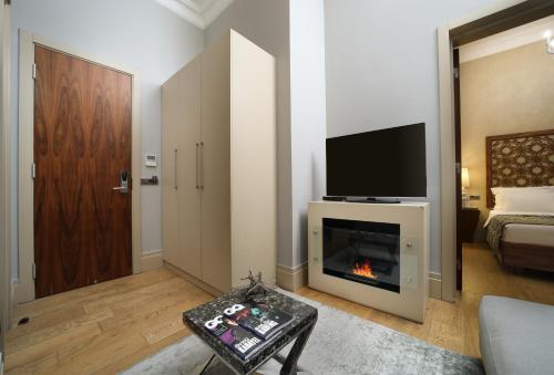 TV a/nebo společenská místnost v ubytování The Story Hotel Pera