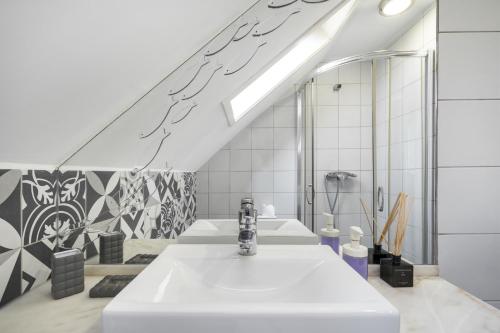 WHome Alfama Studio Prime Location Explore Lisbon w/ Style