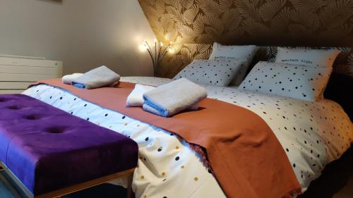Кровать или кровати в номере Les coquelicots - Chambre Léa