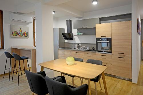 Kuchyň nebo kuchyňský kout v ubytování Central Apartments in Skopje City Center