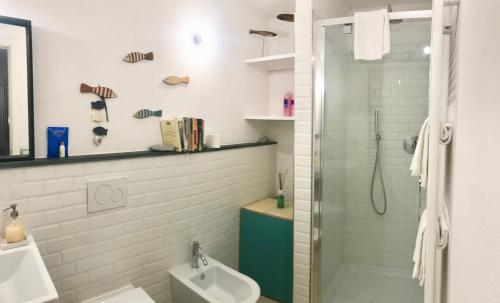 A bathroom at Albarola