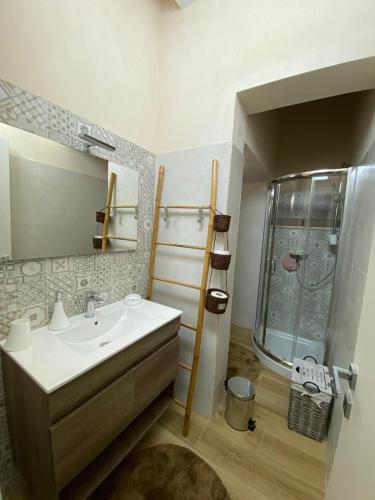 a bathroom with a sink and a shower at La maison del porto in San Foca