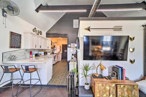 Η κουζίνα ή μικρή κουζίνα στο Cozy Carlton Landing Home - Near Lake Eufaula