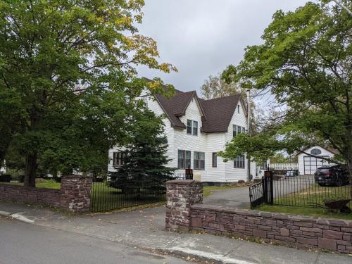 Hill Road Manor Bed & Breakfast – Photos 2