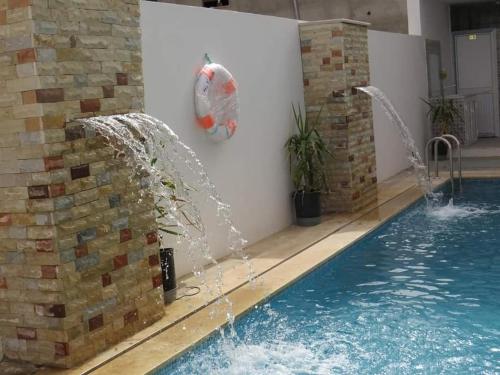 Hotel al rayanの敷地内または近くにあるプール