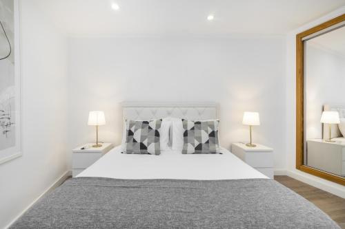 Un ou plusieurs lits dans un hébergement de l'établissement WHome | Alfama Deluxe Apartment