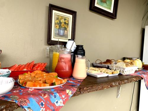 a buffet with food and drinks on a counter at Pousada Casa Guntzel in Juquei