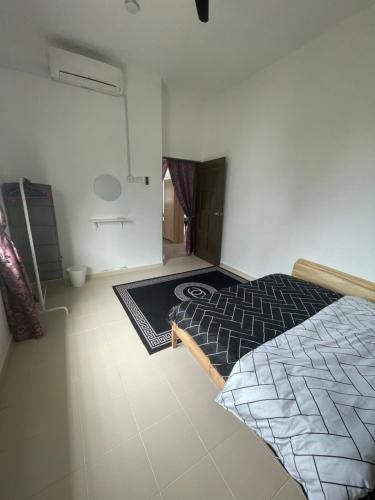 a bedroom with a bed in a room at Arwaa Homestay Beachview in Bachok