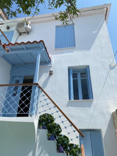 Beautiful Townhouse in Skiathos Town