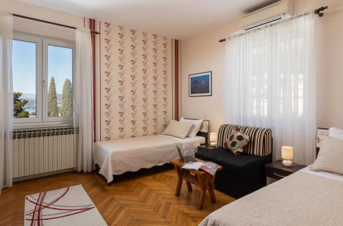 A bed or beds in a room at Apartments Villa Falkoni