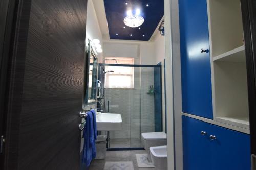 Kúpeľňa v ubytovaní BLUE SUITE