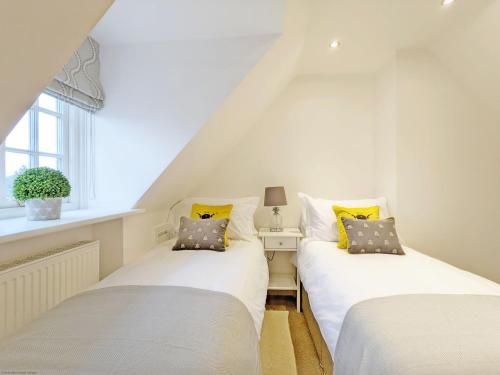 Postel nebo postele na pokoji v ubytování St Pancras - Chichester