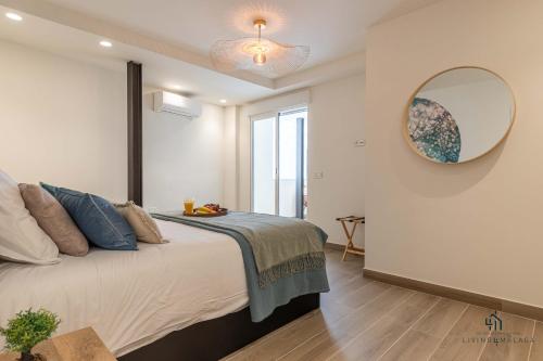 Postel nebo postele na pokoji v ubytování Living4Malaga New Oasis Supreme