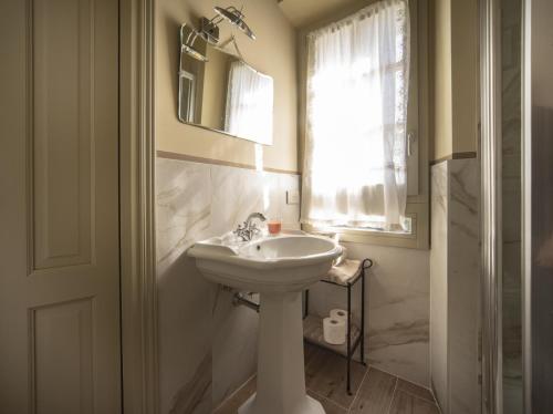 Kúpeľňa v ubytovaní B&B SASSO DI ROCCA
