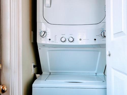 a washer and dryer sitting on top of a toilet at 628 Madre Street in Pasadena