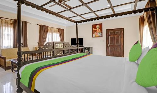 a bedroom with a large bed in a room at Treebo Anchor Inn in Cochin