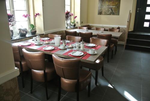 a dining room with tables and chairs in a restaurant at Haus Drei Könige in Balve