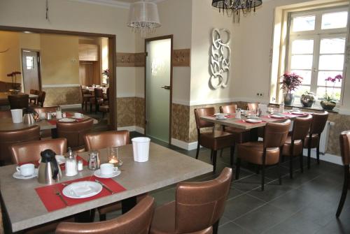 a dining room with tables and chairs in a restaurant at Haus Drei Könige in Balve