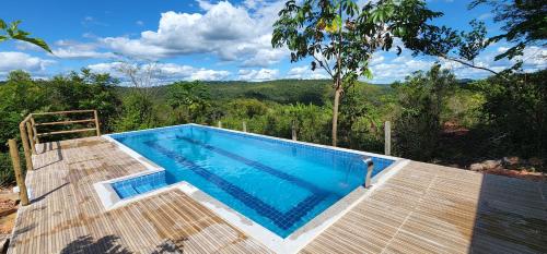 a swimming pool with a view of the mountains at Beija- flor de Lençóis in Lençóis