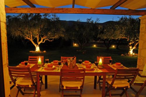 Φωτογραφία από το άλμπουμ του EVaNTHE STONE VILLAS στον Παντοκράτωρα