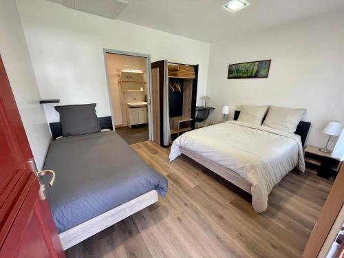 a hotel room with a bed and a bed sidx sidx sidx at Chambres Zazpiak in Saint-Jean-Pied-de-Port