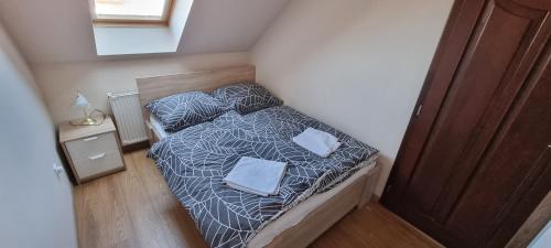 Posteľ alebo postele v izbe v ubytovaní Apartman for 4 Siófok