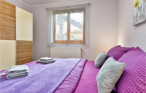 Ένα ή περισσότερα κρεβάτια σε δωμάτιο στο Lovely Home In Jastrebarsko With Sauna