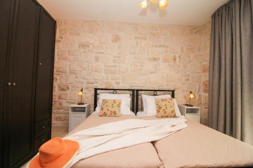 Ένα ή περισσότερα κρεβάτια σε δωμάτιο στο EVaNTHE STONE VILLAS