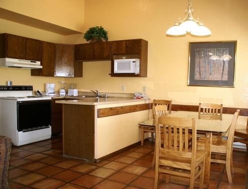 Rancho Ruidoso Condominiums #3 – Photos 4