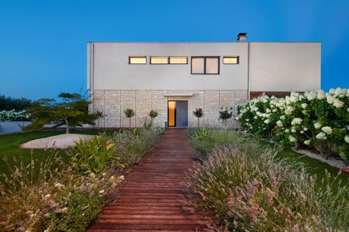 a house with a walkway leading to the door at Villa Frida in Zambratija
