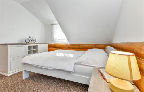 a bedroom with a white bed and a table at Lovely Home In Vinogradi Ludbreski in Ludbreg