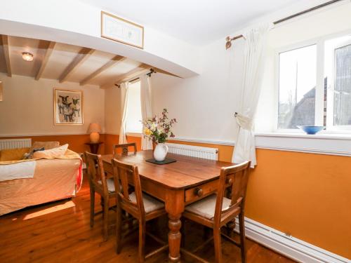 Una cama o camas en una habitación de The Pound