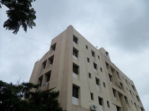 Bangunan di mana terletaknya aparthotel ini