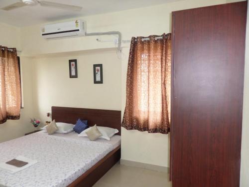 Katil atau katil-katil dalam bilik di Cosmos Luxury Vimannagar