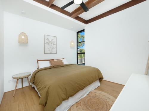 Una cama o camas en una habitación de The Beach Rooms