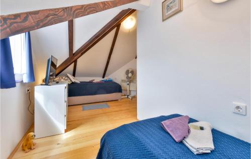 a bedroom with a bed and a tv in a room at 3 Bedroom Nice Home In Rukljevina in Gornja Poljana
