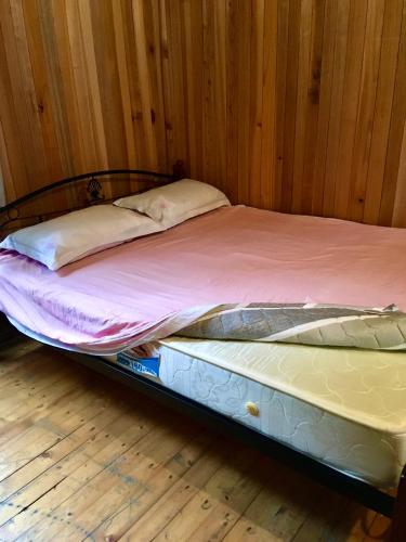 Ein Bett oder Betten in einem Zimmer der Unterkunft Houses in Gonio-Kvariati economy class