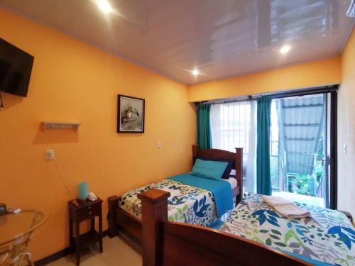 a bedroom with two beds and a window at Cozy Sudio#1, 5min Beach & 1 hour Liberia Int ARPTO in La Cruz