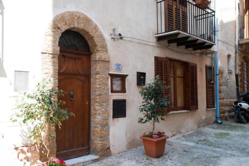 an entrance to a building with a wooden door at MiraMare Residence Cefalú in Cefalù