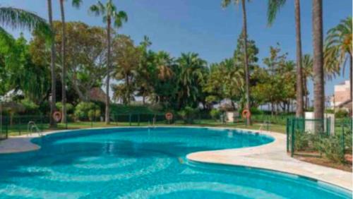 Frontline sea in the center of Puerto Banus.2bedrooms -Garden